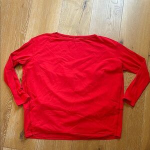 Lululemon- back in action top- Nulu- in love red